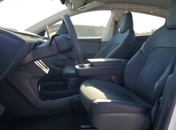 7SAYGDED9TA596877 2026 TESLA MODEL White წინა სალონის ხედი