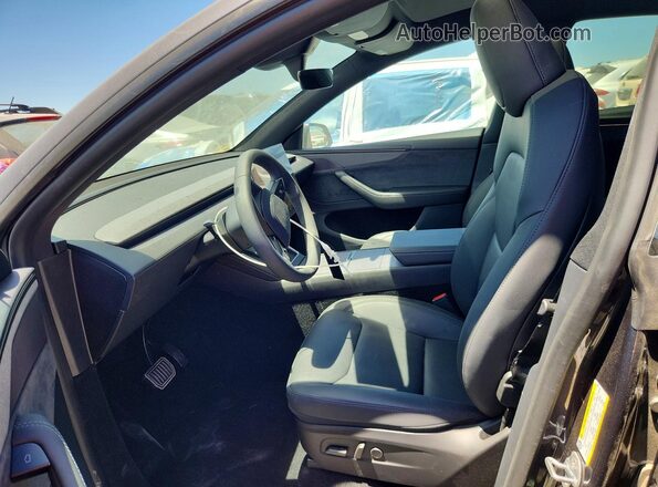 7SAYGDED9TF613681 2026 TESLA MODEL Gray წინა სალონის ხედი