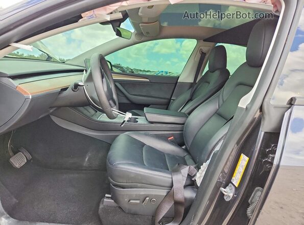 7SAYGDEDXRF190652 2024 TESLA MODEL Gray Front interior view
