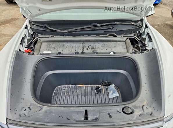 7SAYGDEDXTA500576 2026 TESLA MODEL White უკანა სალონის ხედი