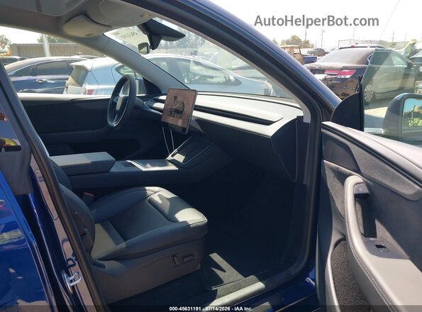7SAYGDEDXTF392866 2026 TESLA MODEL Y Blue Front interior view
