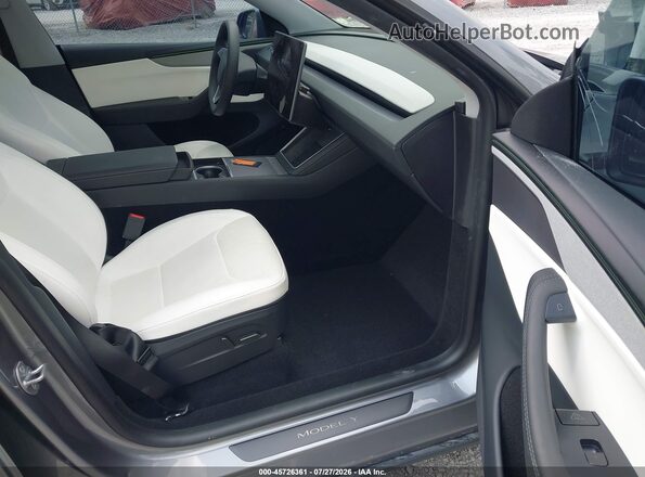 7SAYGDEDXTF539283 2026 TESLA MODEL Y Серый Вид салона спереди