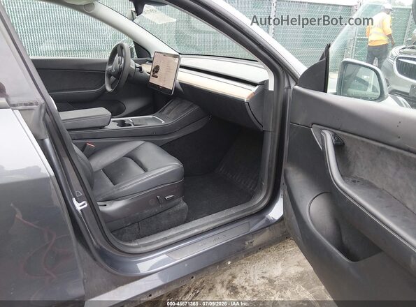 7SAYGDEE0NF370919 2022 TESLA MODEL Y Gray Front interior view