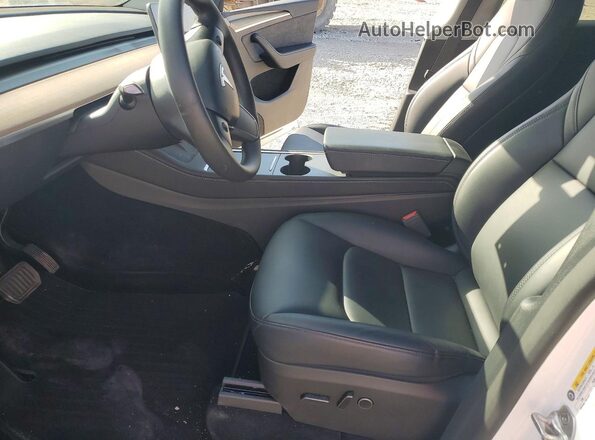 7SAYGDEE0PA077165 2023 TESLA MODEL White Front interior view