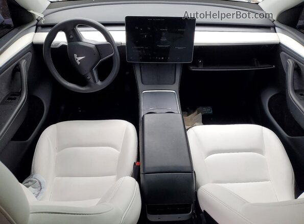 7SAYGDEE0RA257734 2024 TESLA MODEL Белый Вид панели приборов