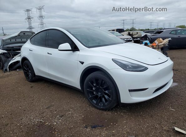7SAYGDEE0RA257734 2024 TESLA MODEL Белый Передняя правая четверть