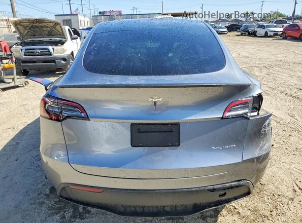 7SAYGDEE0RA288000 2024 TESLA MODEL Silver Հետևի տեսք