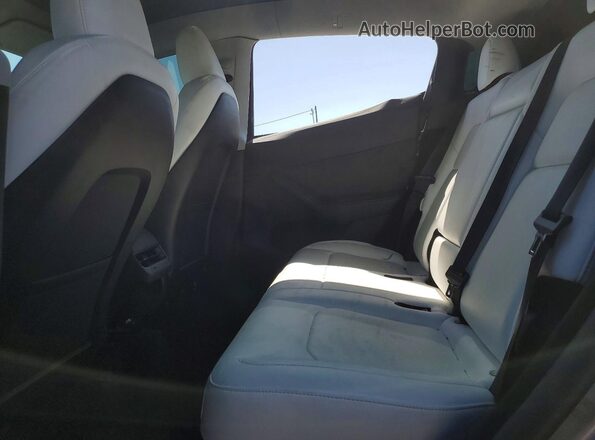 7SAYGDEE0RA288000 2024 TESLA MODEL Silver Սալոնի հետևի տեսք