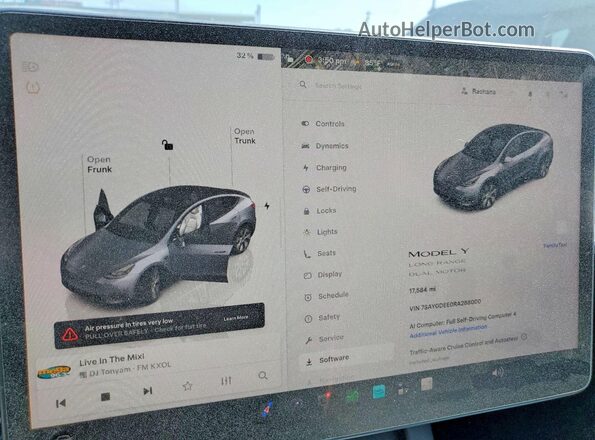 7SAYGDEE0RA288000 2024 TESLA MODEL Silver Սարքավորումների վահանակի տեսք