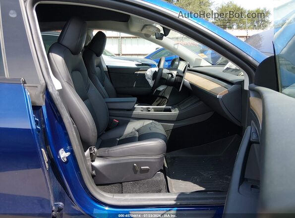 7SAYGDEE0RA313168 2024 TESLA MODEL Y Синий Вид салона спереди