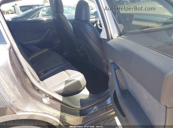 7SAYGDEE0RF025931 2024 TESLA MODEL Y Gray VIN sticker view