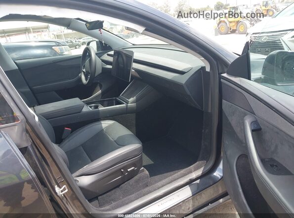 7SAYGDEE0TF342695 2026 TESLA MODEL Y Gray Widok wnętrza z przodu