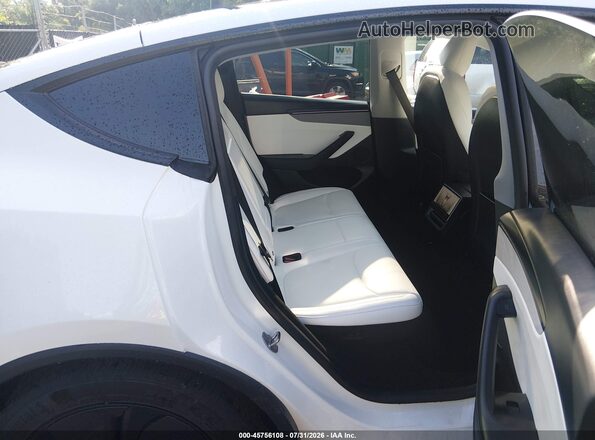 7SAYGDEE0TF557333 2026 TESLA MODEL Y White VIN კოდის სტიკერის ხედი