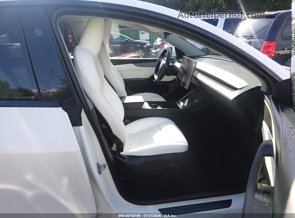 7SAYGDEE0TF557333 2026 TESLA MODEL Y White წინა სალონის ხედი