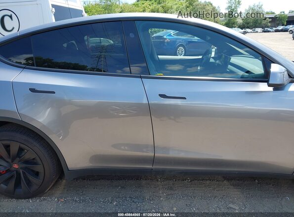 7SAYGDEE0TF579509 2026 TESLA MODEL Y Gray Rear interior view