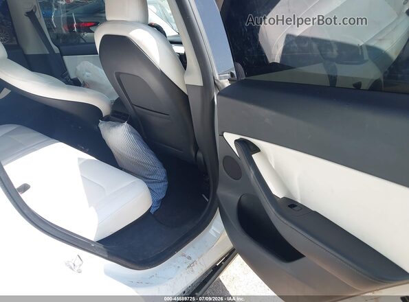 7SAYGDEE1NF407833 2022 TESLA MODEL Y Белый Вид задних сидений