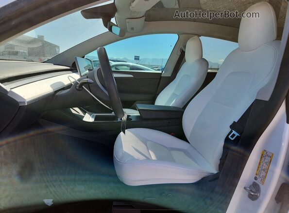 7SAYGDEE1NF523145 2022 TESLA MODEL Белый Вид салона спереди