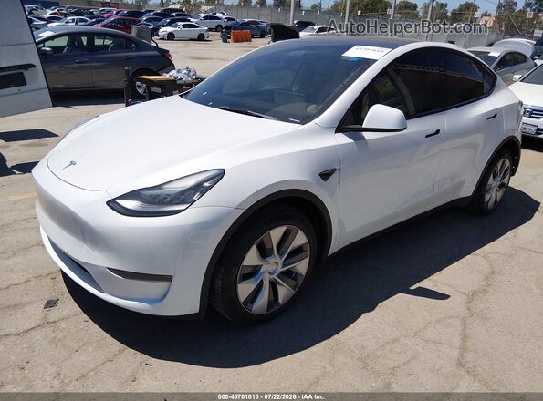 7SAYGDEE1PA094752 2023 TESLA MODEL Y Белый Передняя левая четверть