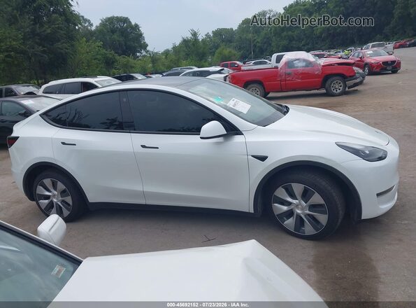 7SAYGDEE1PF668415 2023 TESLA MODEL Y White Widok zestawu wskaźników