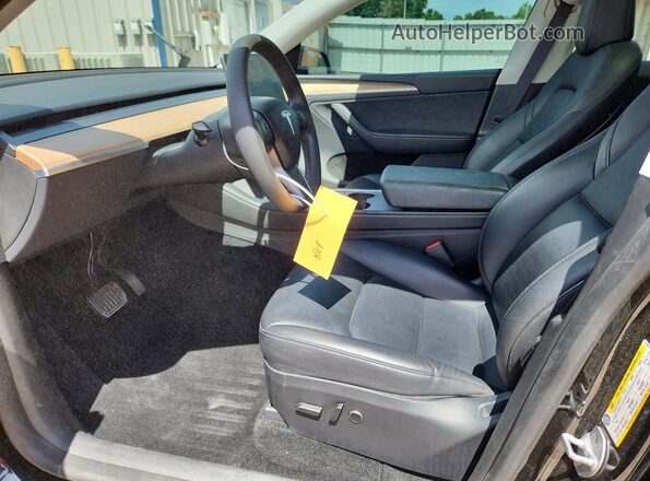 7SAYGDEE1RA215900 2024 TESLA MODEL Black წინა სალონის ხედი