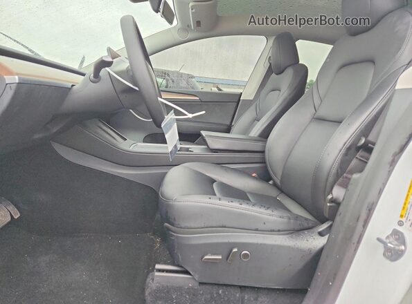 7SAYGDEE1RF197224 2024 TESLA MODEL White Front interior view