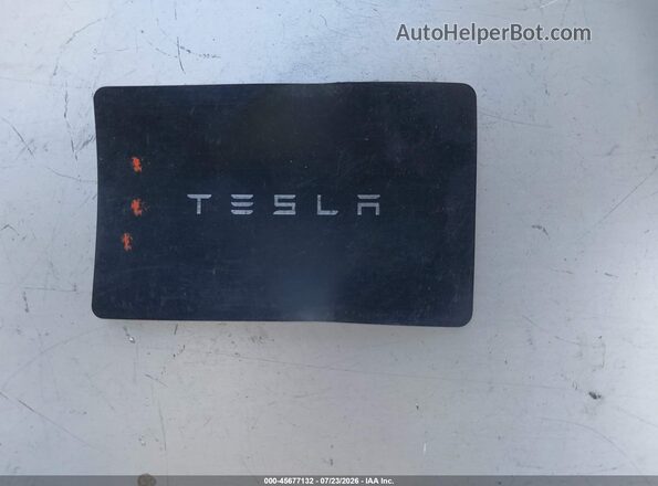 7SAYGDEE1SF236822 2025 TESLA MODEL Y Gray წინა პანელის ხედი
