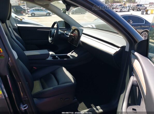 7SAYGDEE1SF236822 2025 TESLA MODEL Y Gray წინა სალონის ხედი