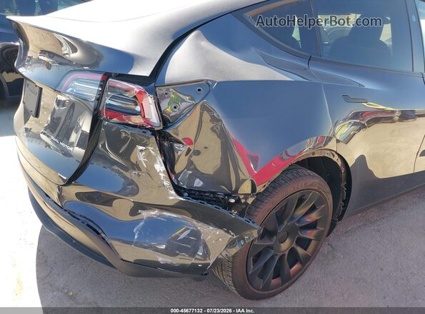 7SAYGDEE1SF236822 2025 TESLA MODEL Y Gray წინა ხედი
