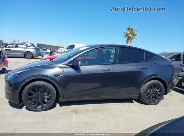 7SAYGDEE1SF236822 2025 TESLA MODEL Y Gray სალონის 360-გრადუსიანი ხედი