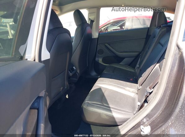 7SAYGDEE1SF236822 2025 TESLA MODEL Y Gray VIN კოდის სტიკერის ხედი
