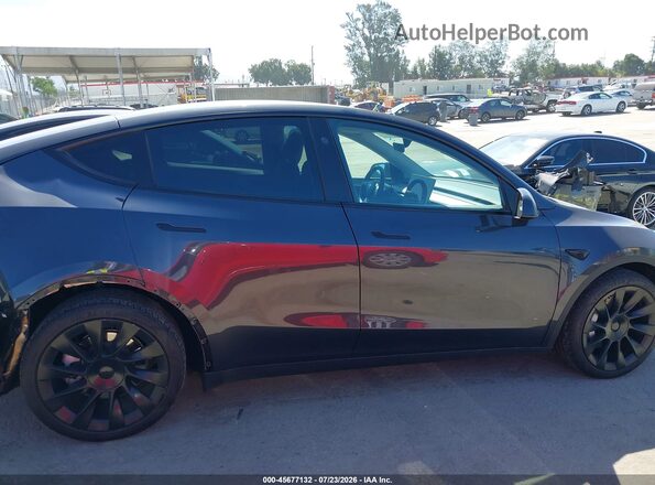7SAYGDEE1SF236822 2025 TESLA MODEL Y Gray უკანა სალონის ხედი