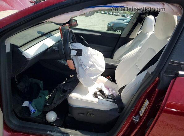 7SAYGDEE1SF301443 2025 TESLA MODEL Красный Вид салона спереди