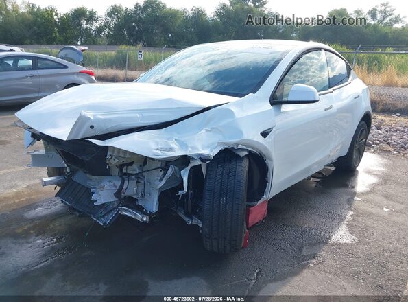 7SAYGDEE1TF345363 2026 TESLA MODEL Y Белый Передняя левая четверть