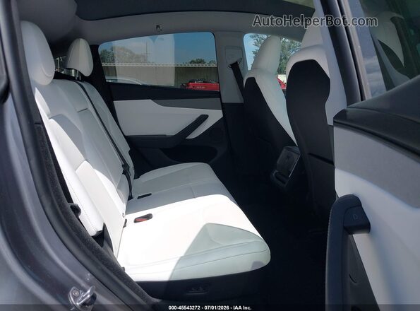 7SAYGDEE1TF439758 2026 TESLA MODEL Y Silver VIN კოდის სტიკერის ხედი