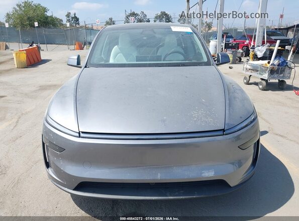 7SAYGDEE1TF439758 2026 TESLA MODEL Y Silver სალონის 360-გრადუსიანი ხედი