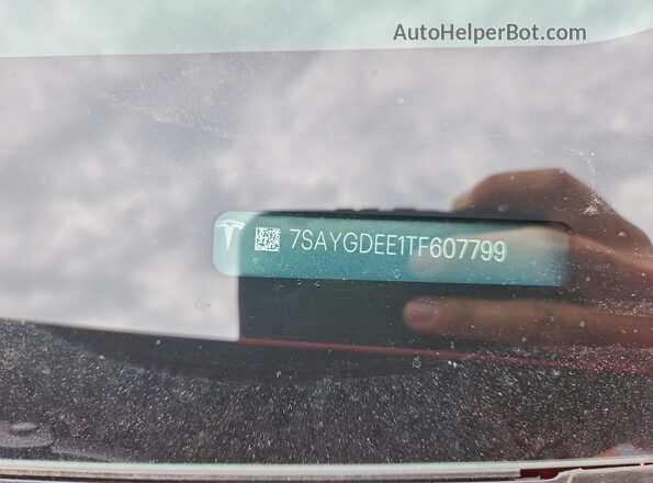 7SAYGDEE1TF607799 2026 TESLA MODEL Red Vista del compartimento del motor
