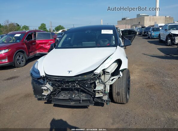 7SAYGDEE2NA014498 2022 TESLA MODEL Y White Instrument cluster view