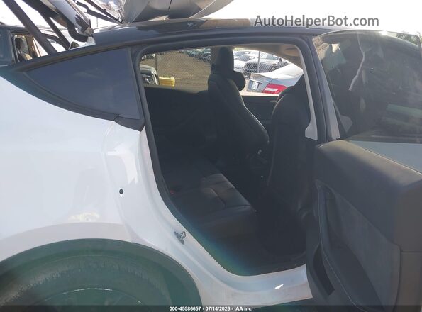 7SAYGDEE2NA014498 2022 TESLA MODEL Y White VIN sticker view