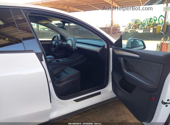 7SAYGDEE2PA093190 2023 TESLA MODEL Y White წინა სალონის ხედი