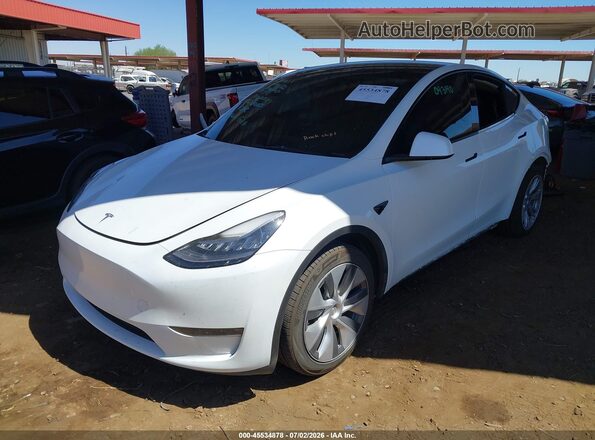 7SAYGDEE2PA093190 2023 TESLA MODEL Y White წინა მარცხენა ხედი სამი მეოთხედიდან