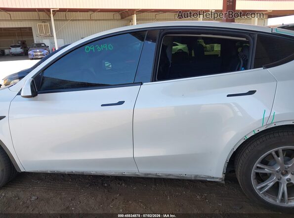 7SAYGDEE2PA093190 2023 TESLA MODEL Y White უკანა სალონის ხედი