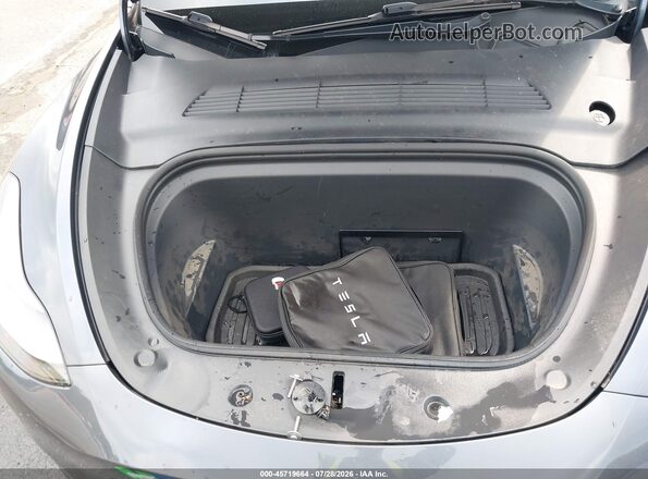 7SAYGDEE2PF594339 2023 TESLA MODEL Y Gray Widok komory silnika