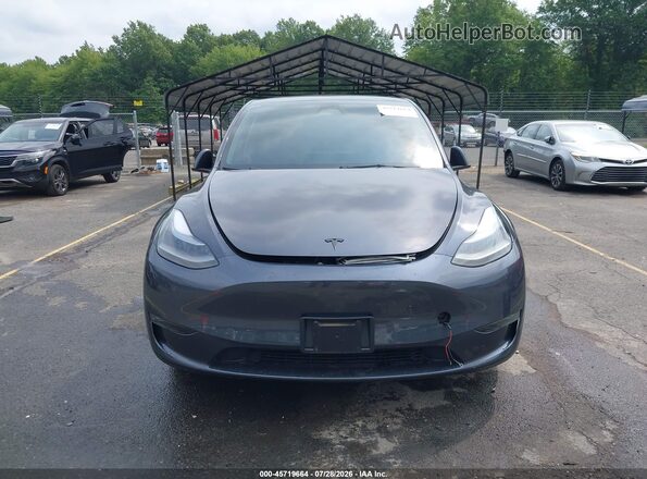 7SAYGDEE2PF594339 2023 TESLA MODEL Y Gray Widok deski rozdzielczej