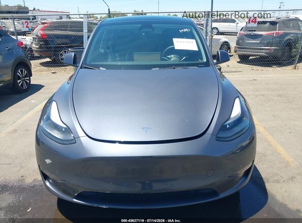 7SAYGDEE2PF840550 2023 TESLA MODEL Y Gray Vista del salpicadero