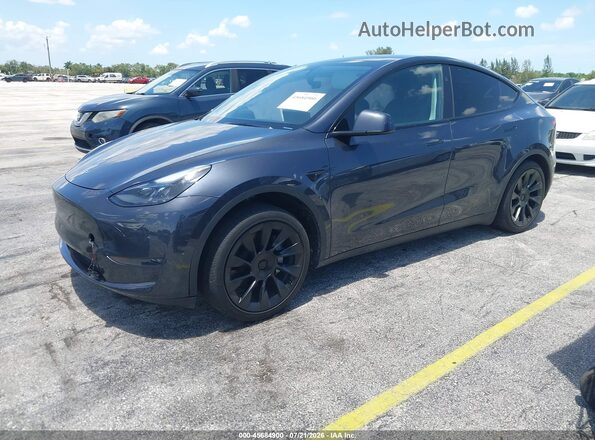 7SAYGDEE2RA255659 2024 TESLA MODEL Y Gray წინა მარცხენა ხედი სამი მეოთხედიდან