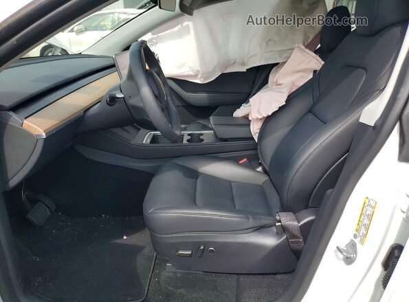 7SAYGDEE2RA328562 2024 TESLA MODEL White Front interior view