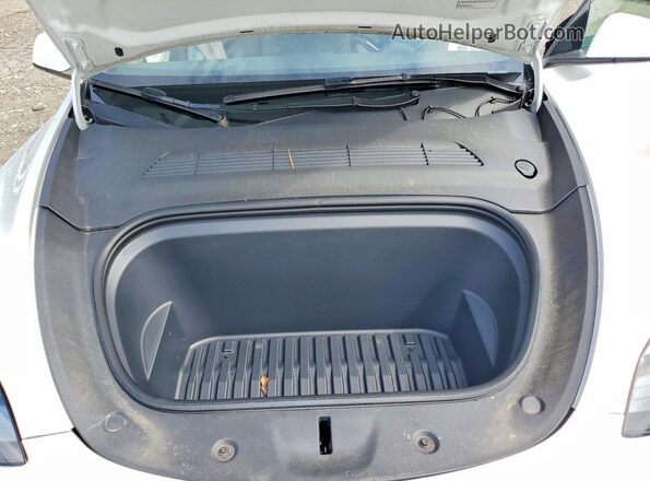 7SAYGDEE2RA328562 2024 TESLA MODEL White Engine compartment view