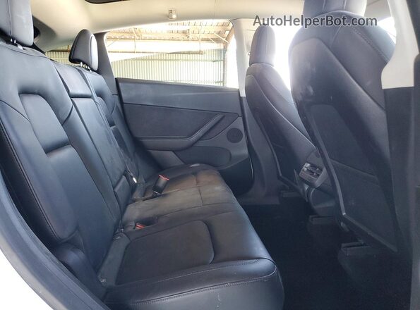 7SAYGDEE3NF354195 2022 TESLA MODEL White Vista de los asientos traseros
