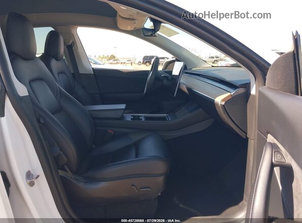 7SAYGDEE3NF373166 2022 TESLA MODEL Y White Front interior view