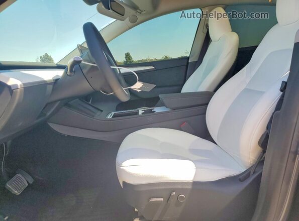 7SAYGDEE3PF873394 2023 TESLA MODEL Gray Vista interior delantera
